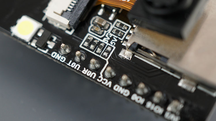 Рис. 5. Контакт Vcc на плате ESP32-CAM.