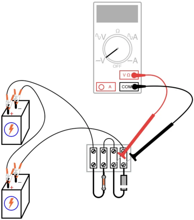 Рис. 3. Подключаем последовательно две 6-вольтовые батареи.